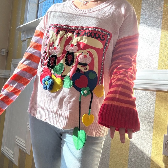 New Charming Pink Graphic Sweater with Heart Accents - Picture 8 of 8